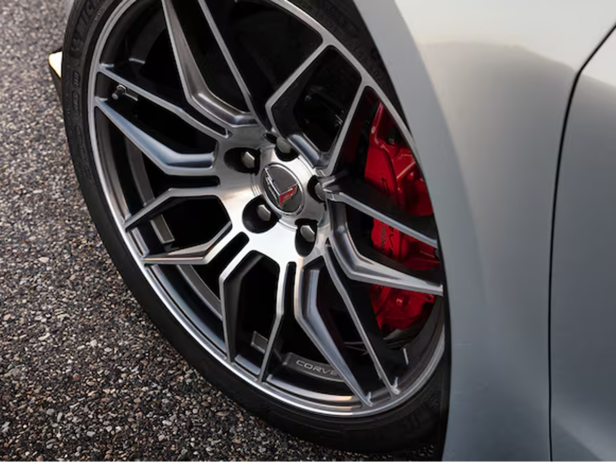 Gros plan sur les roues de la Chevrolet Corvette Z06 2027.