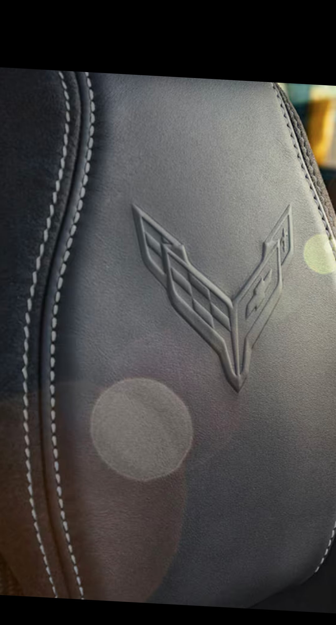Appuie-têtes Chevrolet Corvette ZR1 2027 avec logo Corvette.