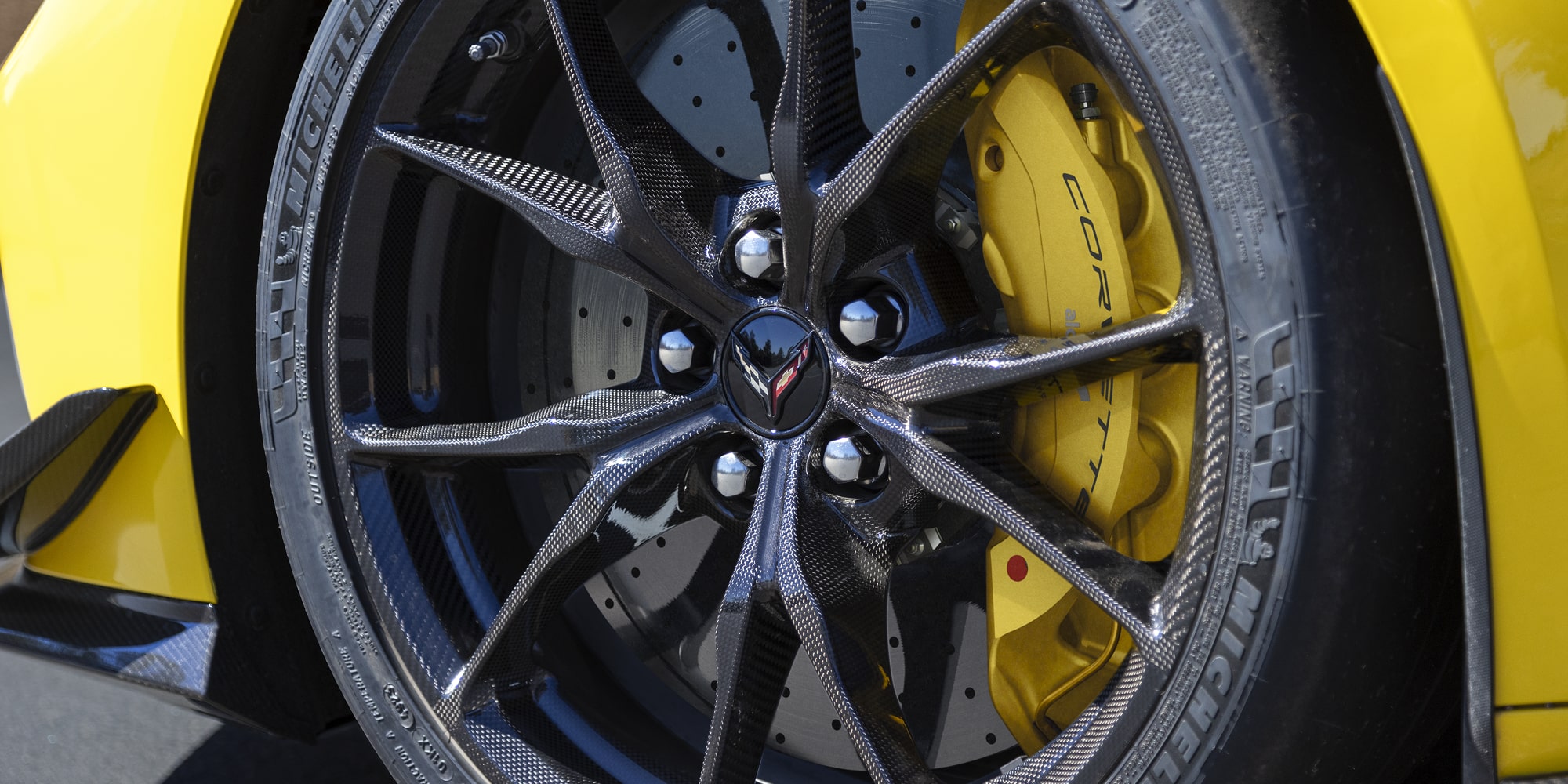 Gros plan sur la roue et les freins de la Chevrolet Corvette ZR1 2027.
