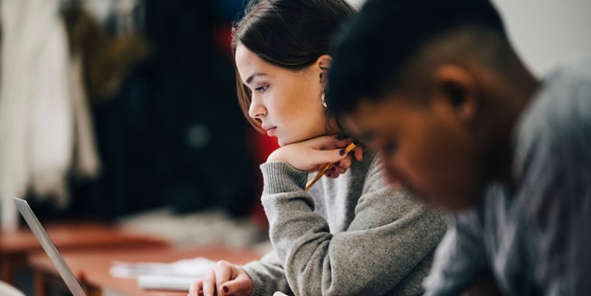 Two students studying for a test eligible for GM's Student Bonus Program.