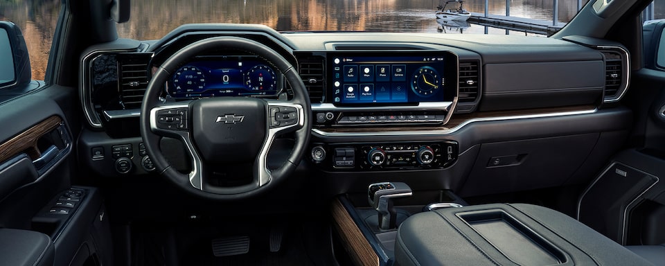The New 2022 Silverado 1500 luxurious front interior.