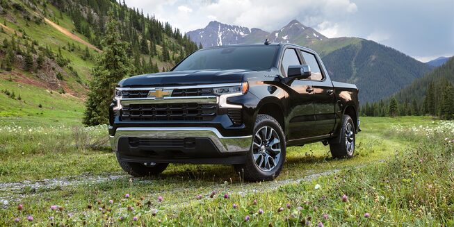 The New 2022 Chevrolet Silverado 1500 parked outdoors.