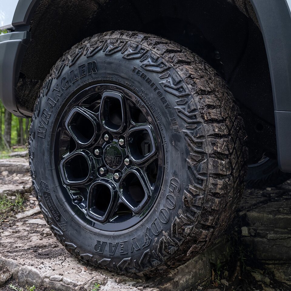 2023 Silverado ZR2 Bison Edition: 18-inch gloss black unique wheels.