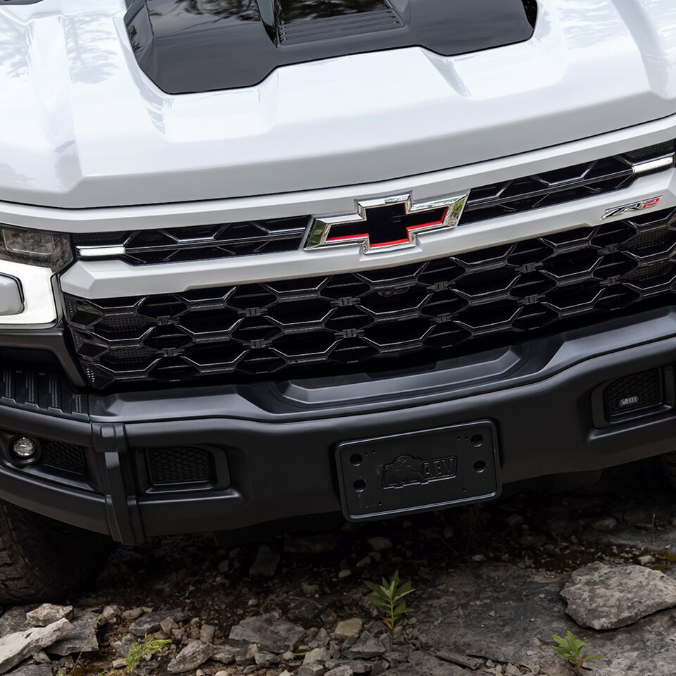2023 Silverado ZR2 Bison Edition: Body coloured grille.