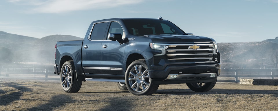 Exterior passenger-side view of the 2023 Silverado 1500 High Country.