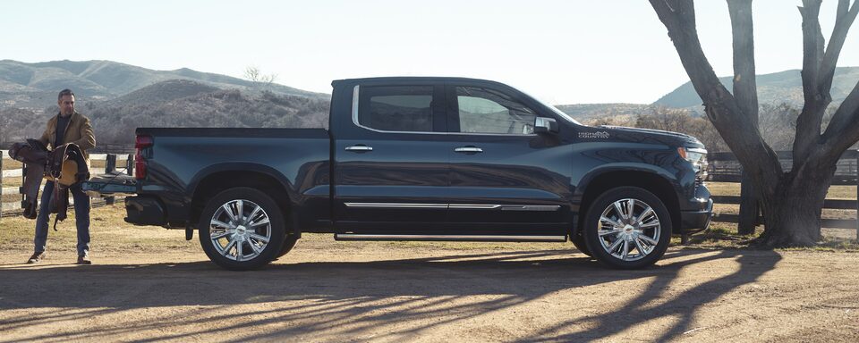 Exterior front driver-side view of the 2023 Silverado 1500 High Country.