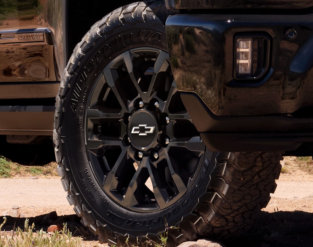 Vue rapprochée des roues du Chevrolet Silverado HD 2026.