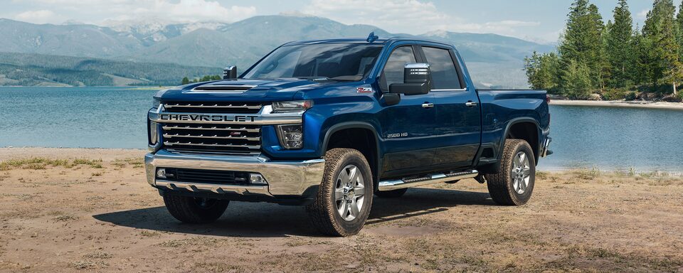 Camion Pick-up Chevy Silverado HD 2021 : Profil latéral.