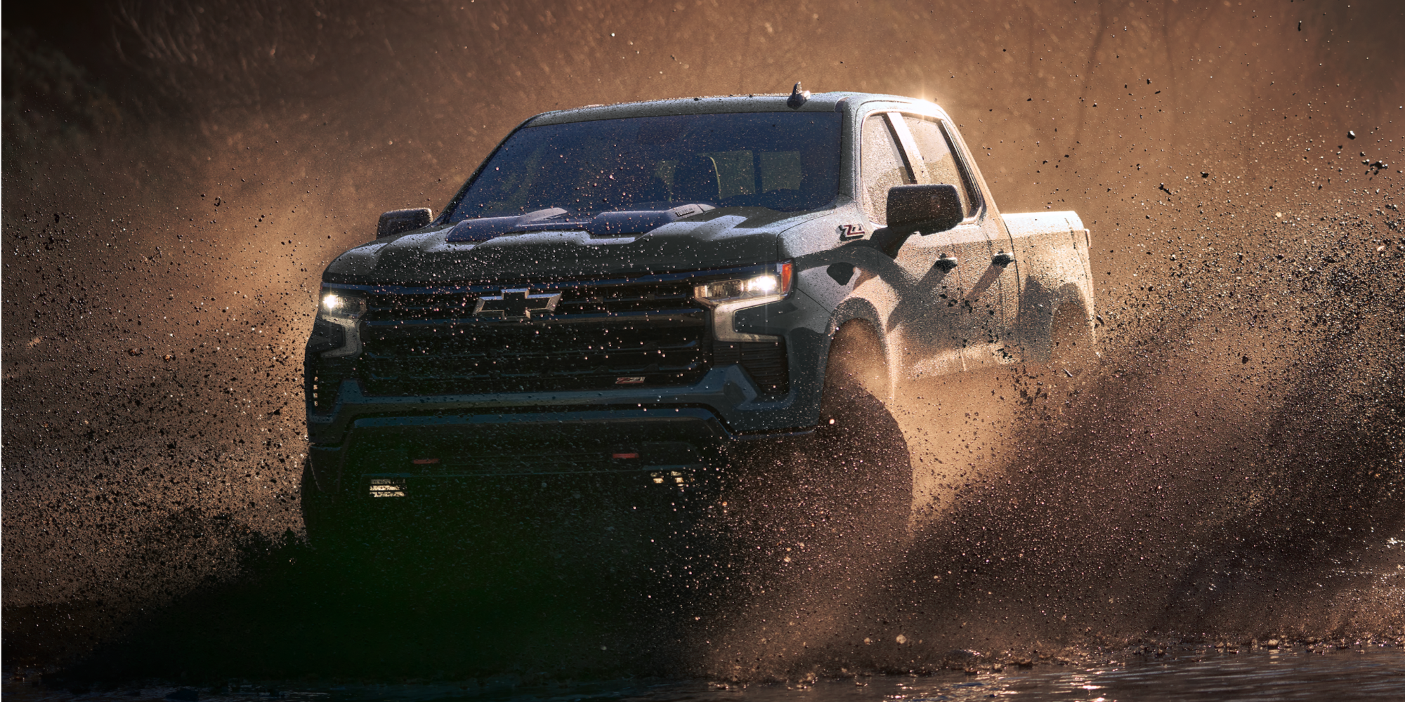 Chevrolet Silverado 1500 Trail Boss Driving Through Mud.