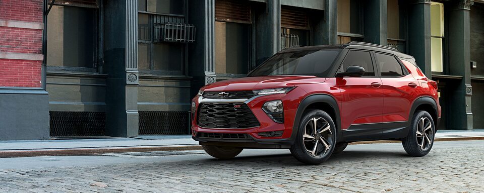 Driver side front 3/4 view of the 2021 Chevrolet Trailblazer RS