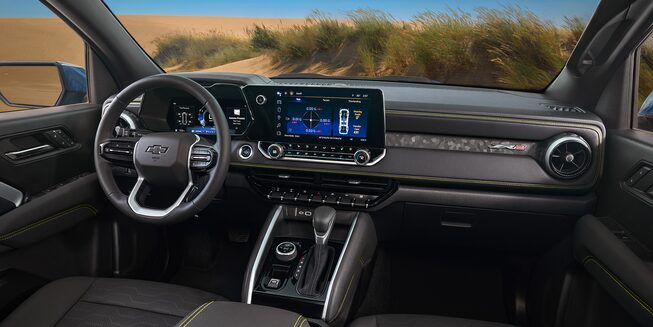 The 11.3" diagonal infotainment system of the 2023 Chevrolet Colorado.