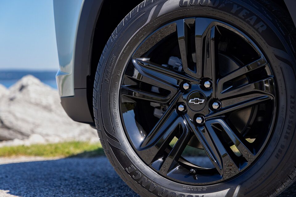 Le Chevrolet Trax 2024 dans la rue.