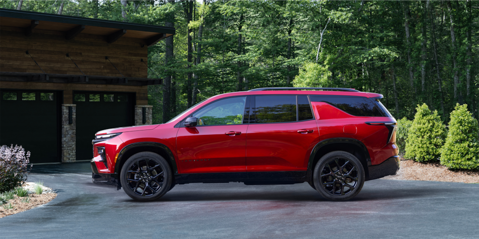 Left view of the 2024 Traverse.