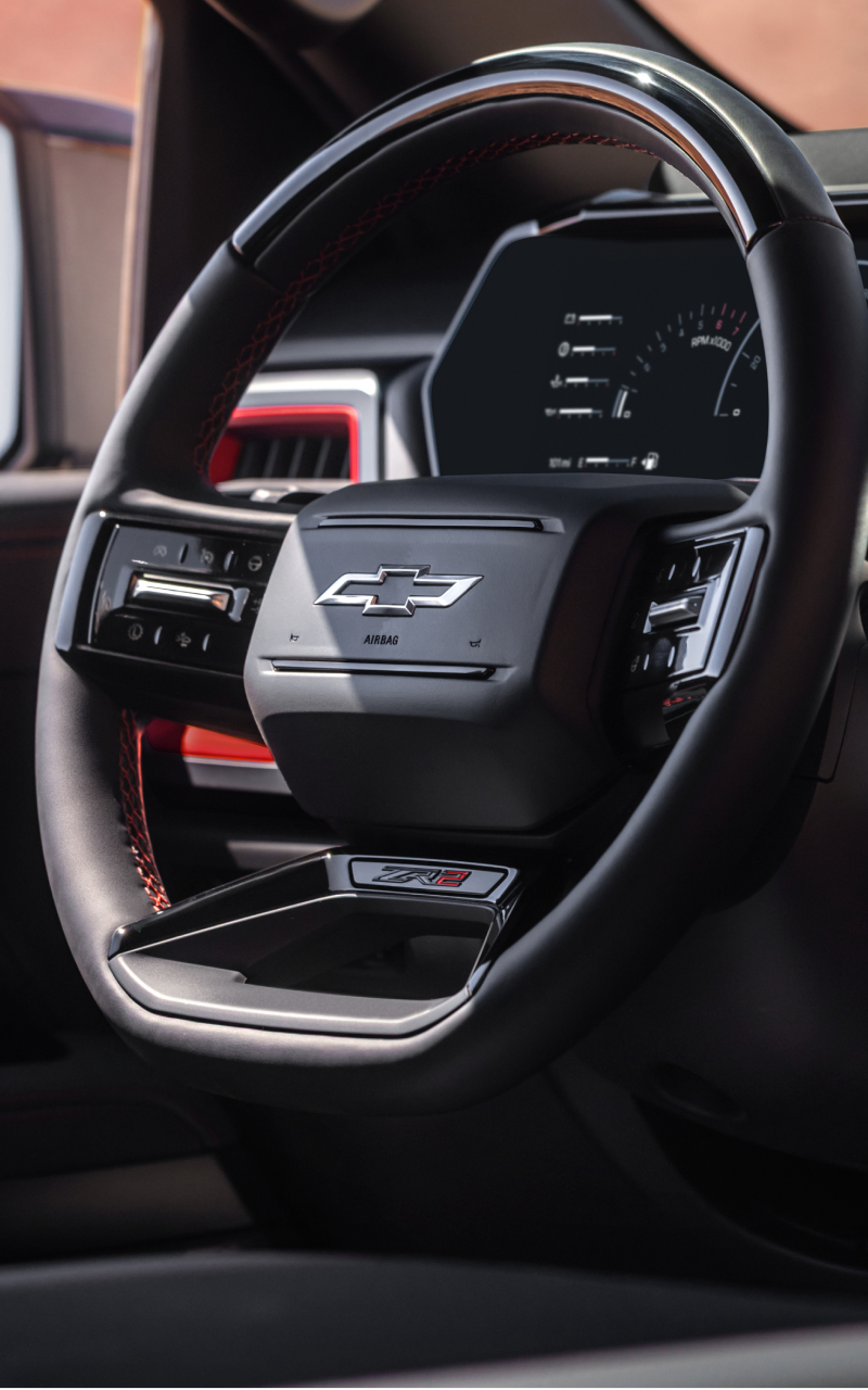 2027 Chevrolet Silverado 1500 steering wheel, digital driver display and centre touchscreen