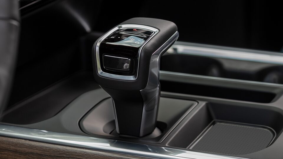 Close-up view of the 2022 Chevrolet Silverado 1500 shift stick.