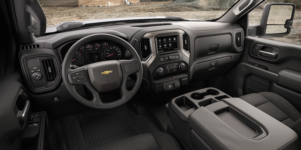 Tableau de bord et système d’infodivertissement du châssis-cabine Chevrolet Silverado 3500 HD 2022.