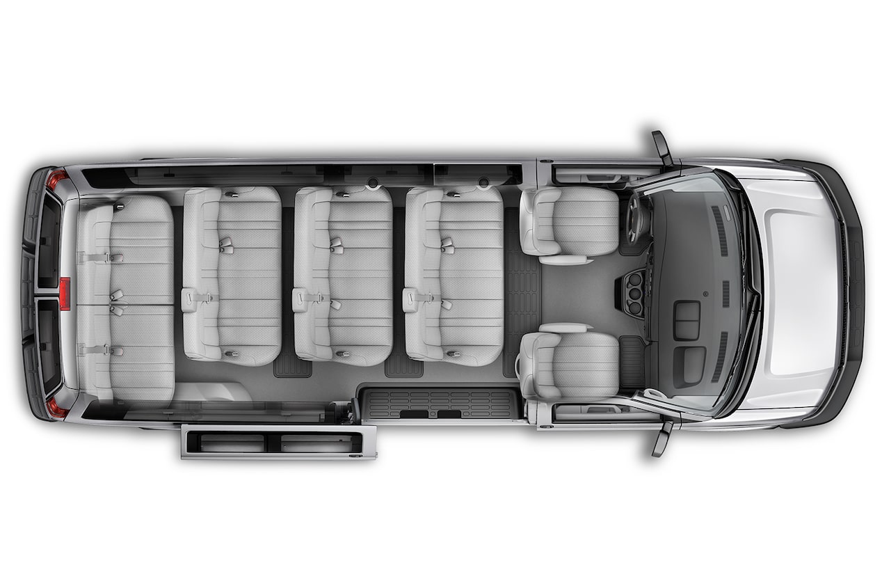 Vue aérienne de la configuration 15 passagers de la fourgonnette de tourisme Chevrolet Express 2025 commerciale.
