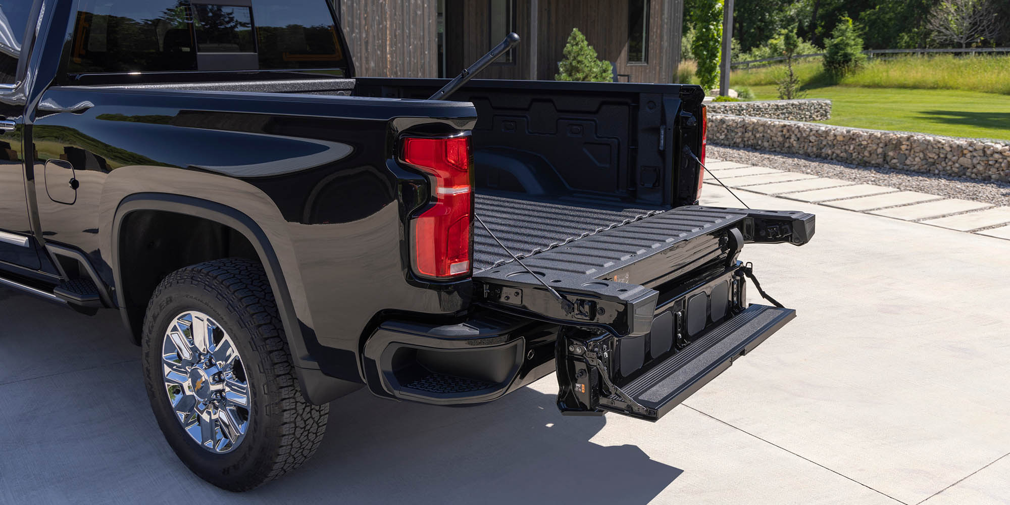 Side View of the Multi-Flex Tailgate on the 2026 Chevrolet Silverado HD Work Truck.