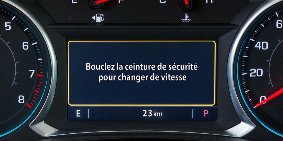 Port de ceinture de sécurité pour conducteur adolescent.