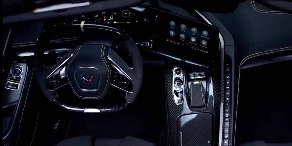 Volant de la Chevrolet Corvette Z06 vu par le conducteur.