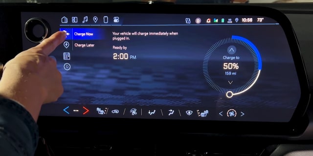 Des renseignements sur la recharge sont affichés sur l’écran du système d’infodivertissement du Chevrolet Equinox EV.